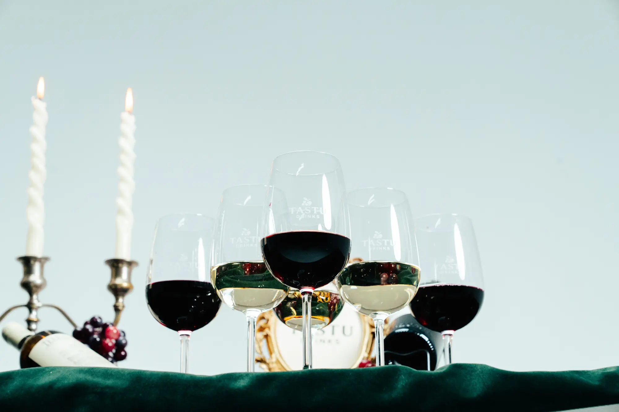 Tastu Drinks - Estaciones de Vino y Sidra Iconos descriptivos de las estaciones de Tastu Drink: primavera, verano, otoño e invierno.