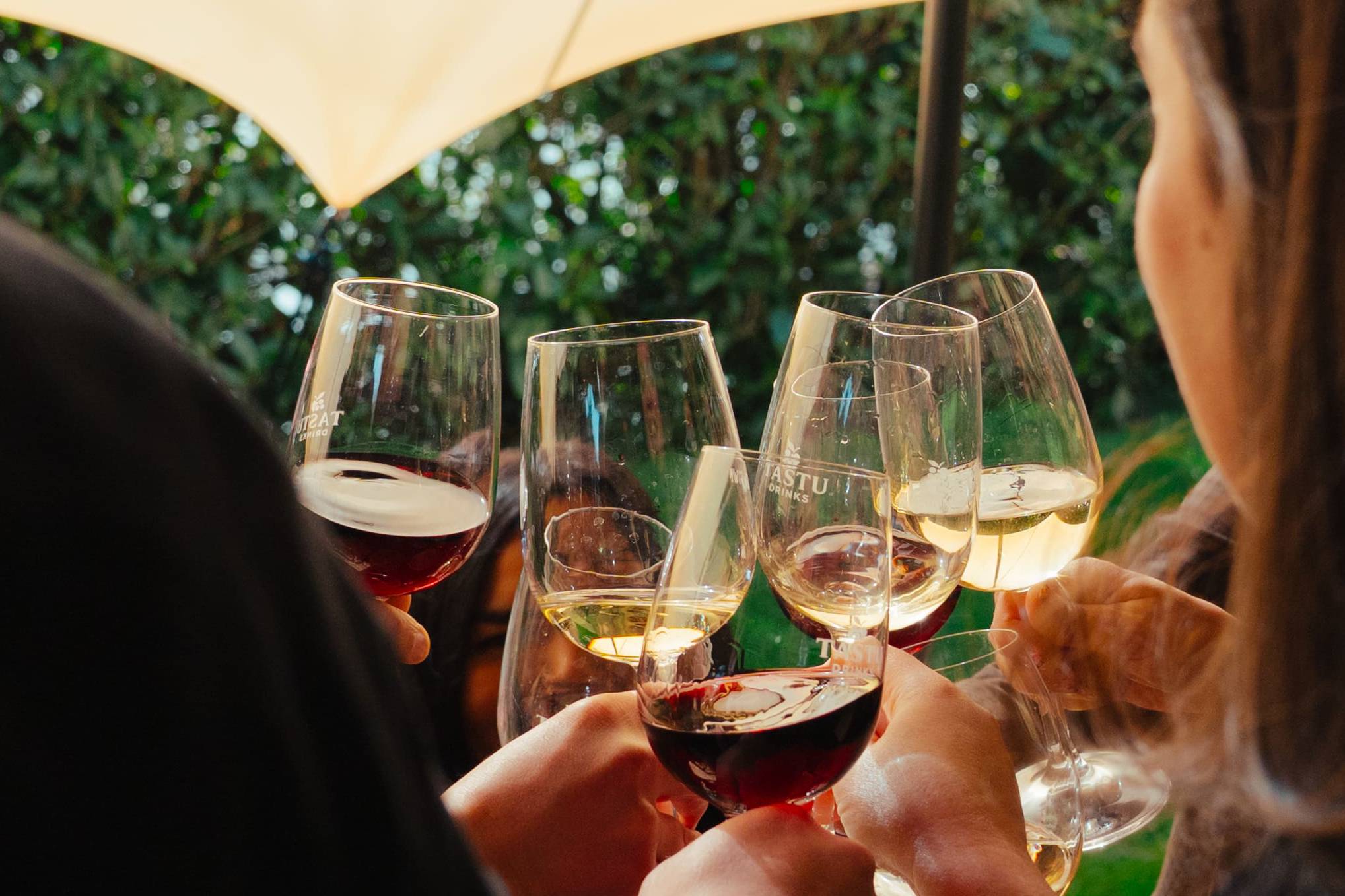 Tastu Drinks - Estaciones de Vino y Sidra Brindis en bodas, reuniones, eventos y presentaciones